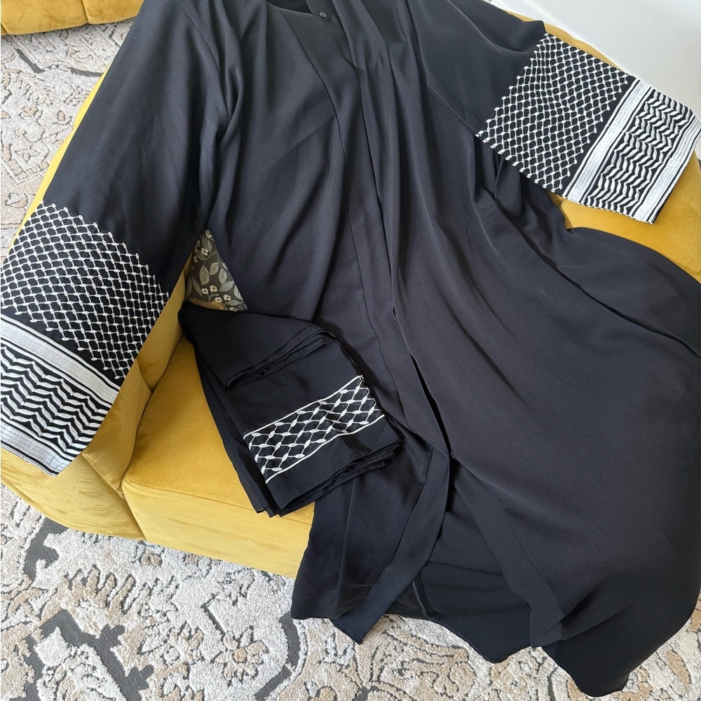 Keffiyah embroidery sleeve abaya w/ shawl